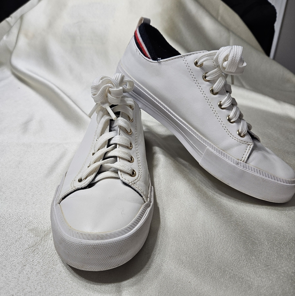 Tommy Hilfiger Womens Size 6.5 Shoes White Blue Fashion Low Top Trainer Sneakers